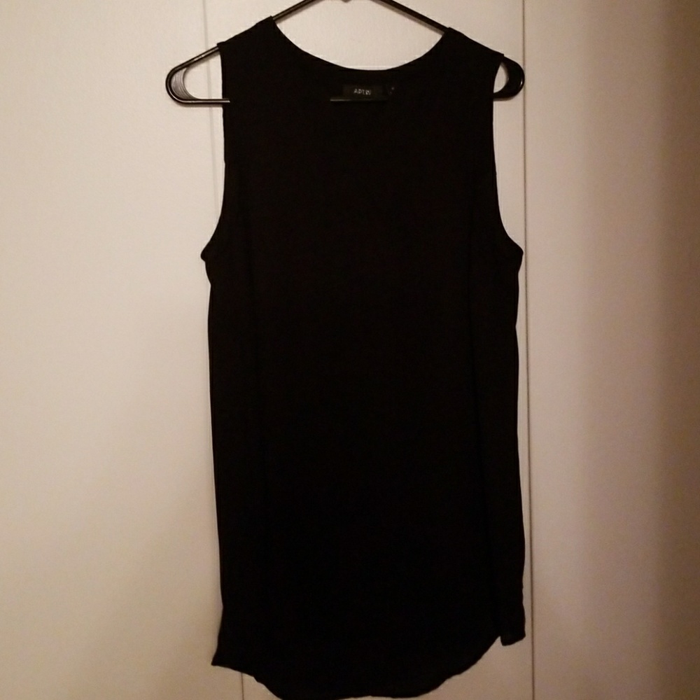 Sleeveless tunic with slight v neck
